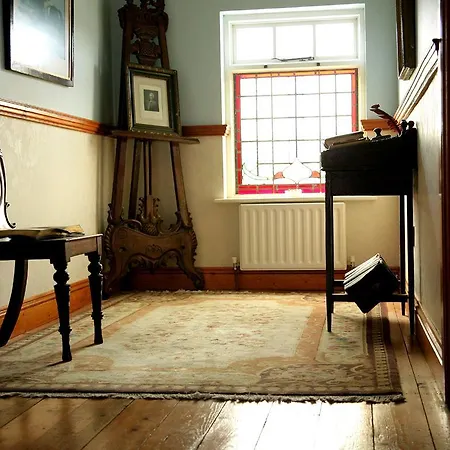 ベッド・アンド・ブレックファスト Marsh Mere